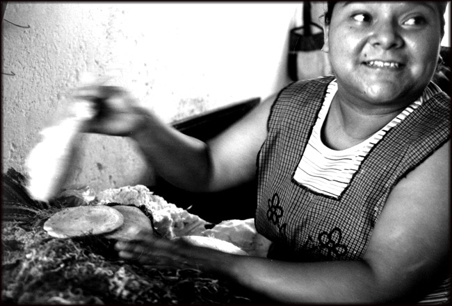 Guatemala tortilla woman bw